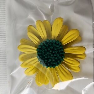 DAISY  FLOWER Enameled Embellished Brooch Pin